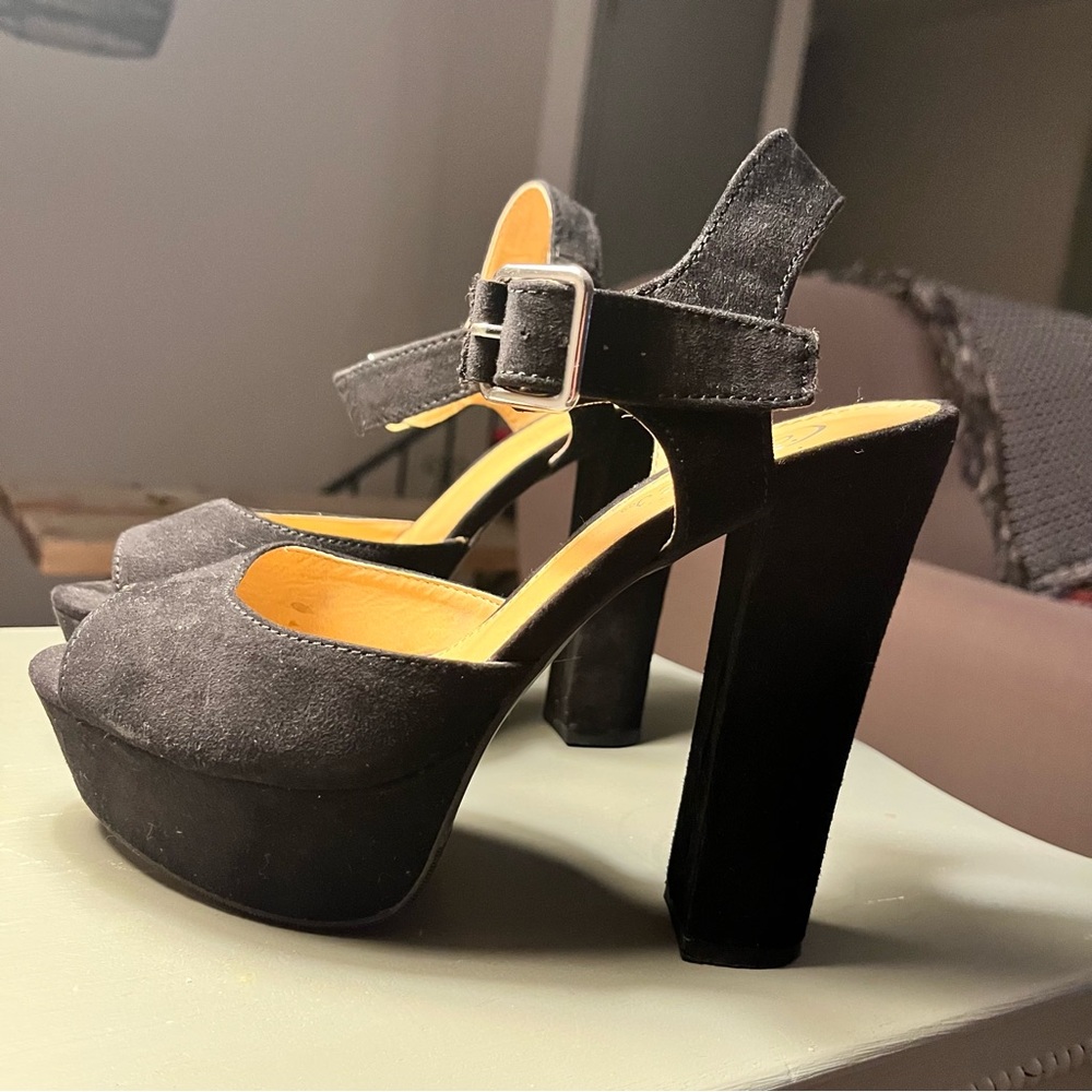 Black Suede Platform Heel Sandals - Women's Candie’s size 7 NWOT buckle straps - Picture 3 of 13